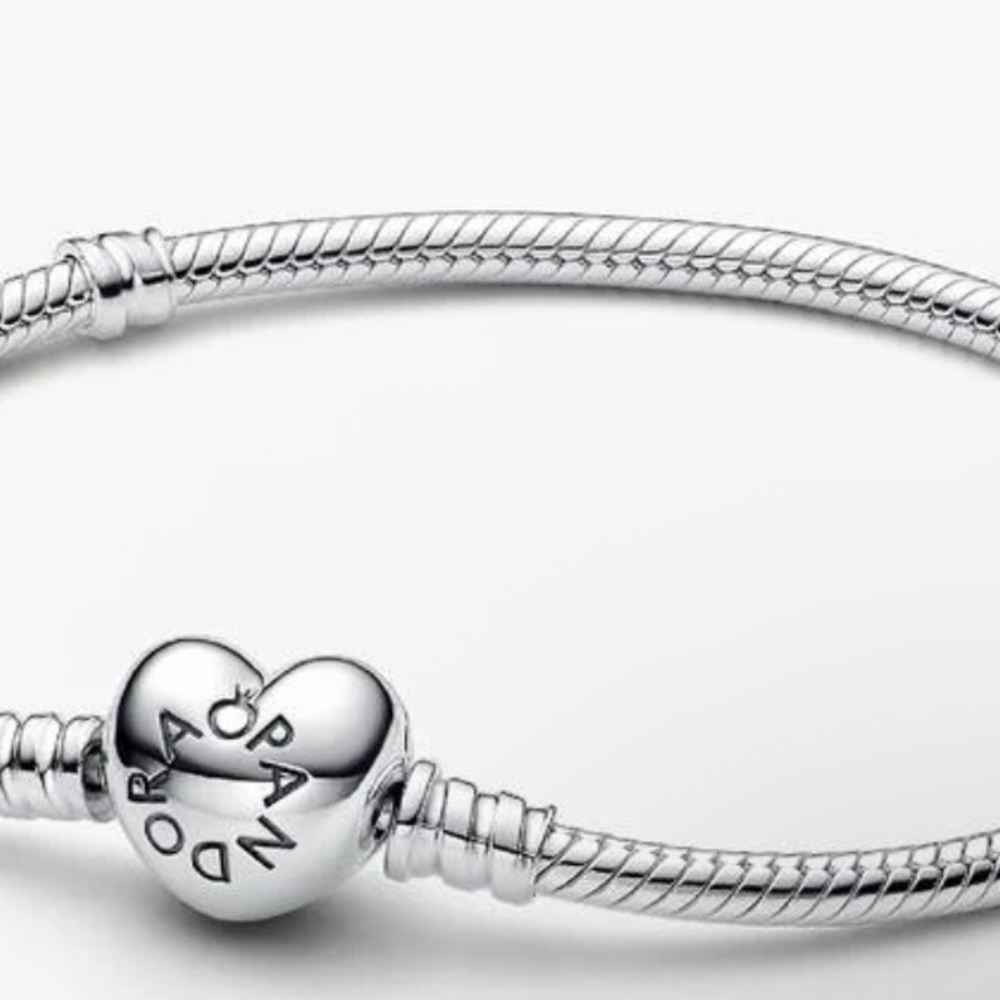 Authentic Pandora Moments Silver Heart Clasp S925 Ale 7.1” Bracelet